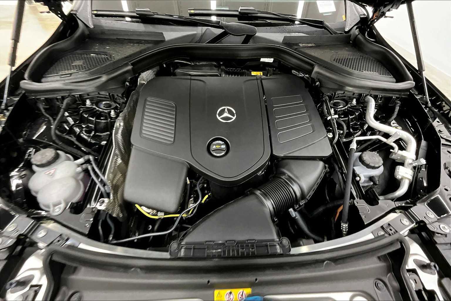 Used 2025 Mercedes-Benz GLC 300 image 16