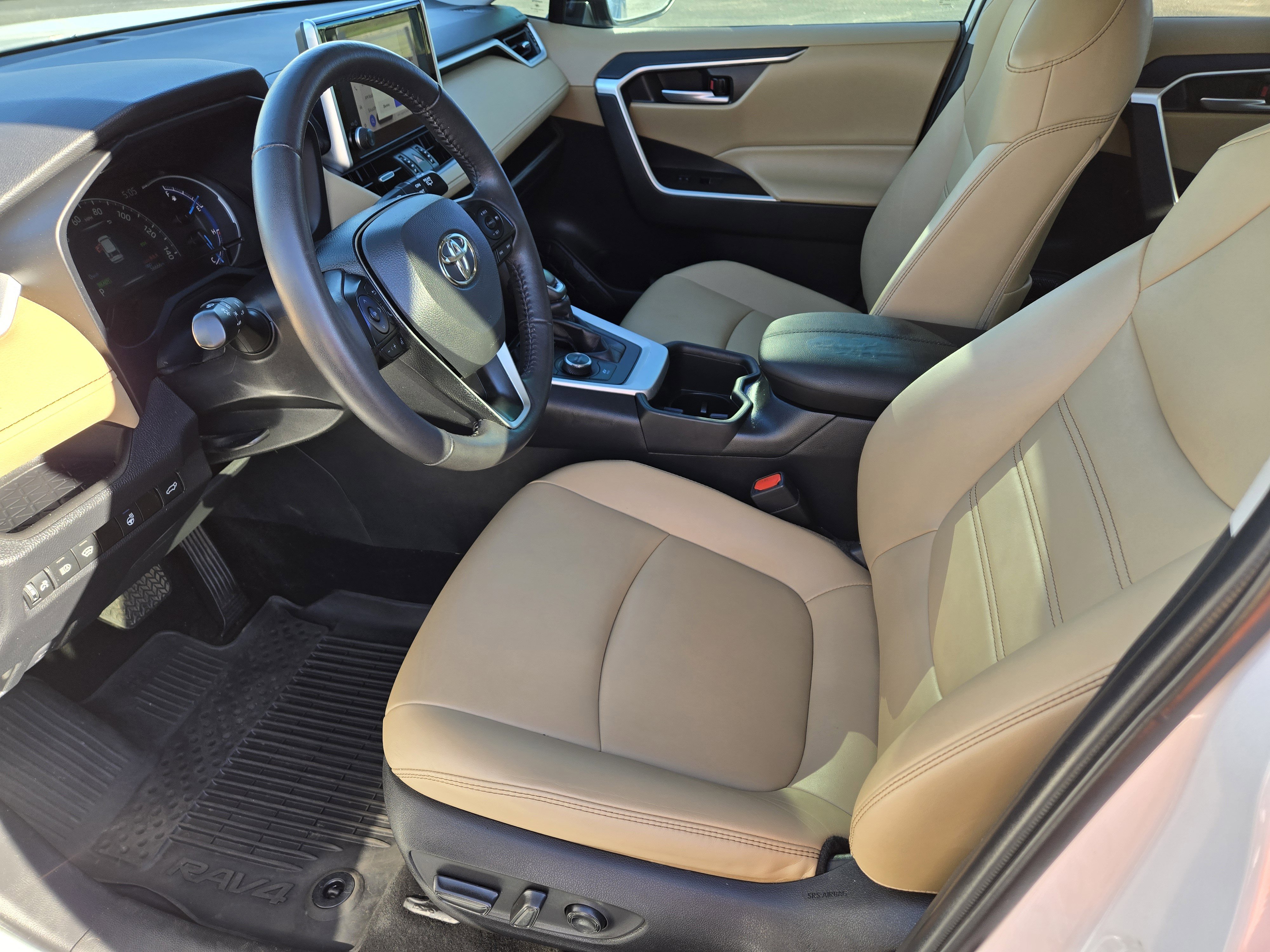 Used 2023 Toyota RAV4 XLE Premium image 15