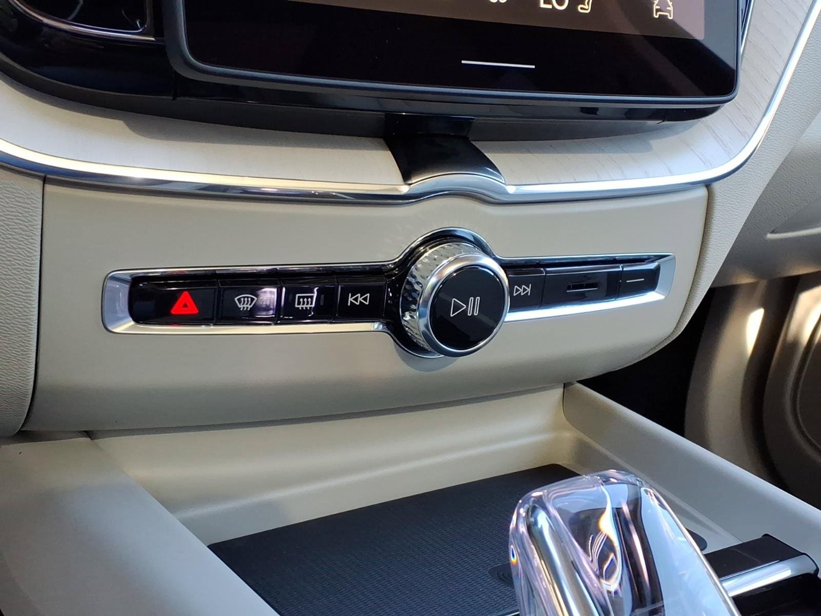 New 2027 Volvo XC60 B5 Ultra AWD/4WD image 15