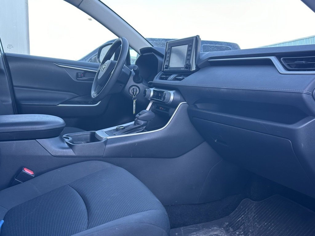 Used 2021 Toyota RAV4 LE image 19