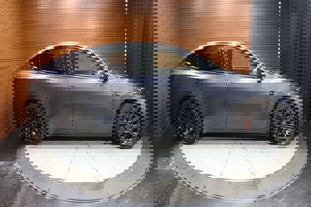 Used 2022 Tesla Model Y Performance image 19