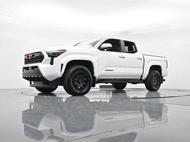 Used 2025 Toyota Tacoma TRD Sport AWD/4WD image 34