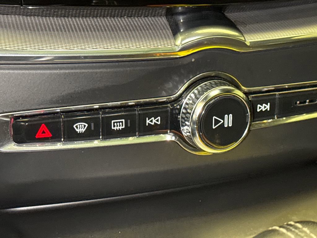Used 2022 Volvo XC60 B5 R-Design w/ Protection Package Premier image 27