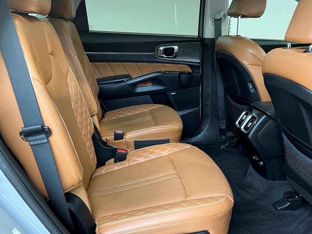 Used 2022 Kia Sorento SX Prestige w/ Rust Color Package image 16