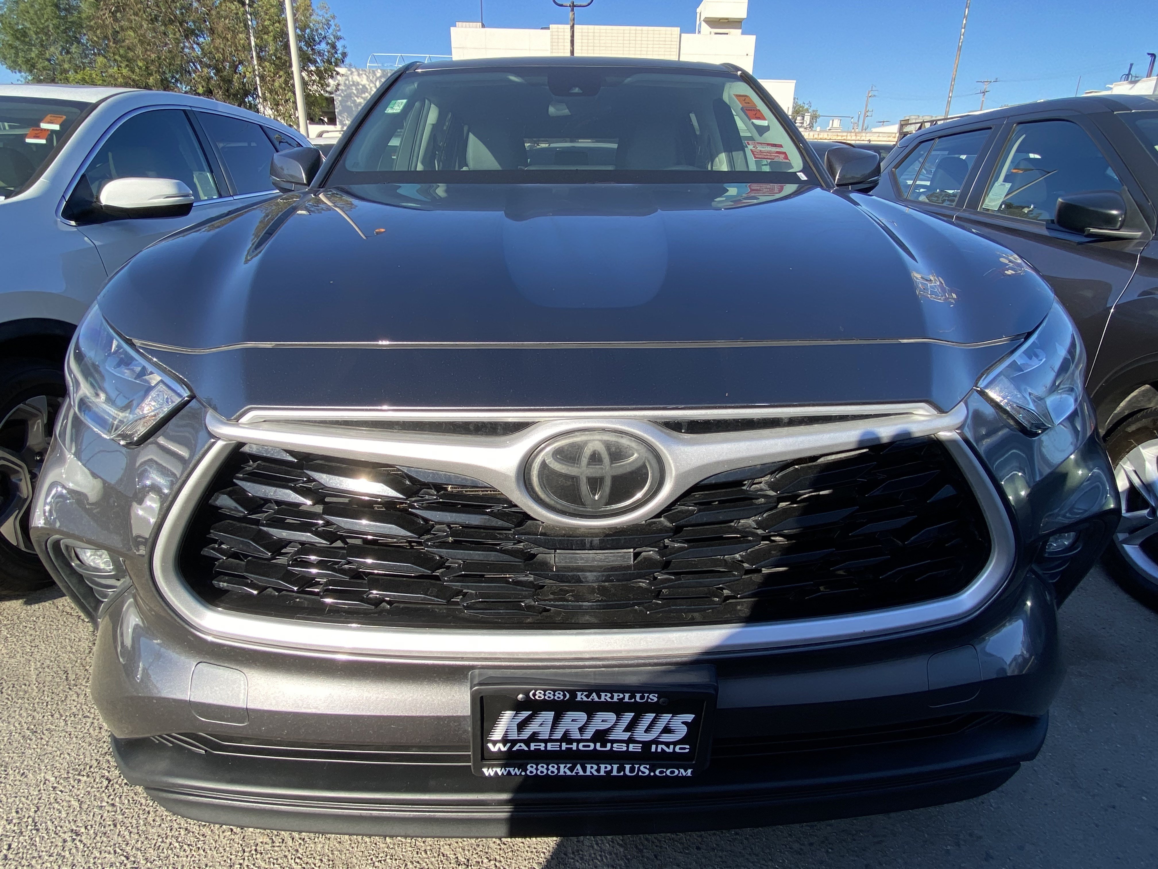 Used 2020 Toyota Highlander LE FWD image 3