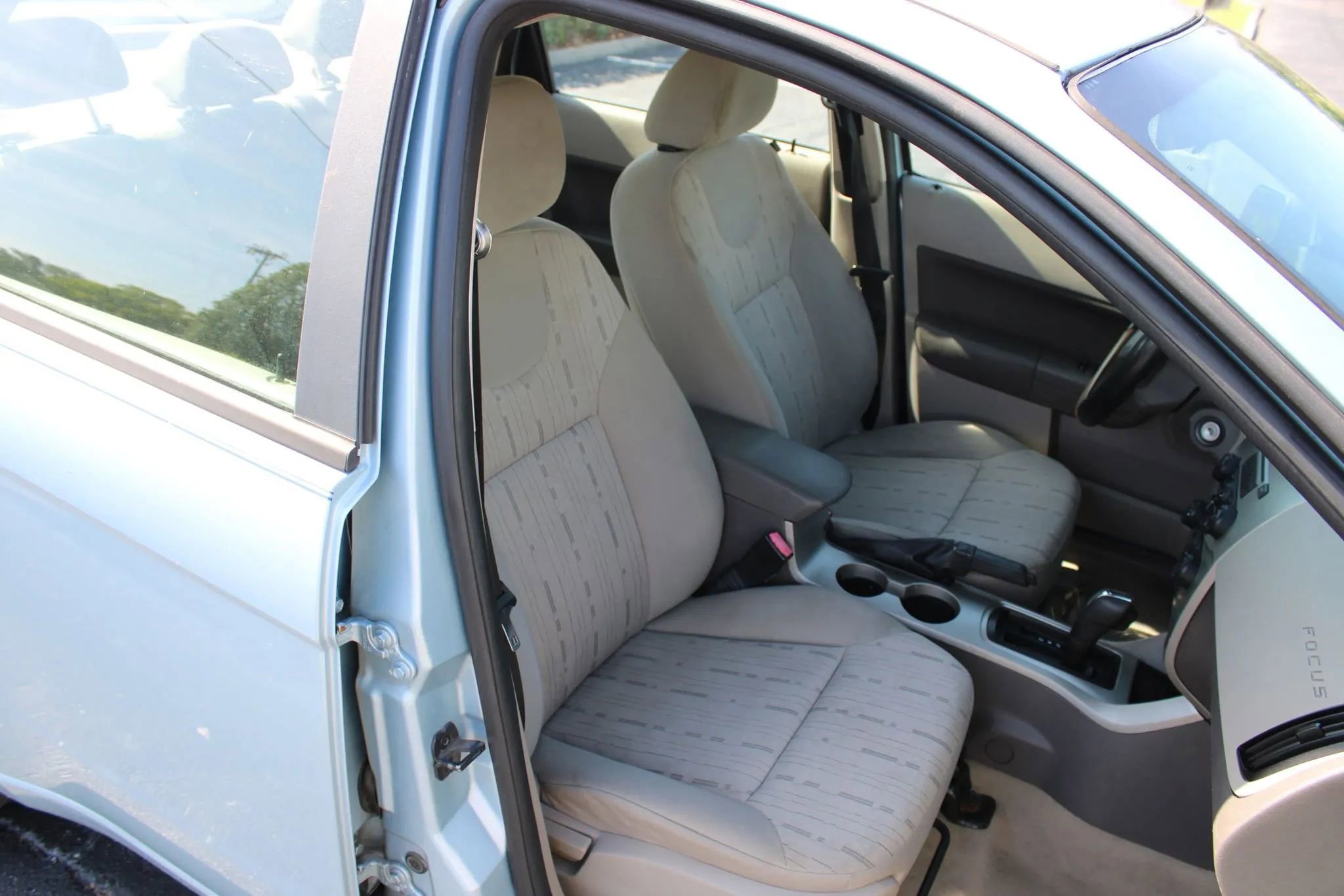 Used 2009 Ford Focus SE image 11