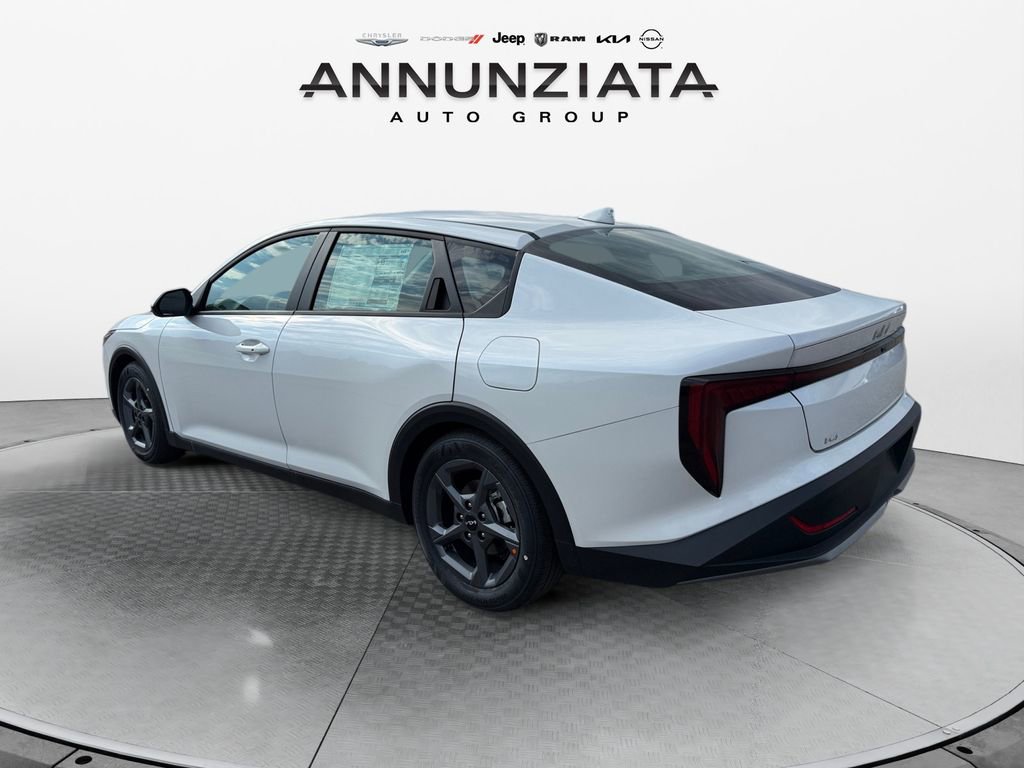 New 2025 Kia K4 LXS image 3
