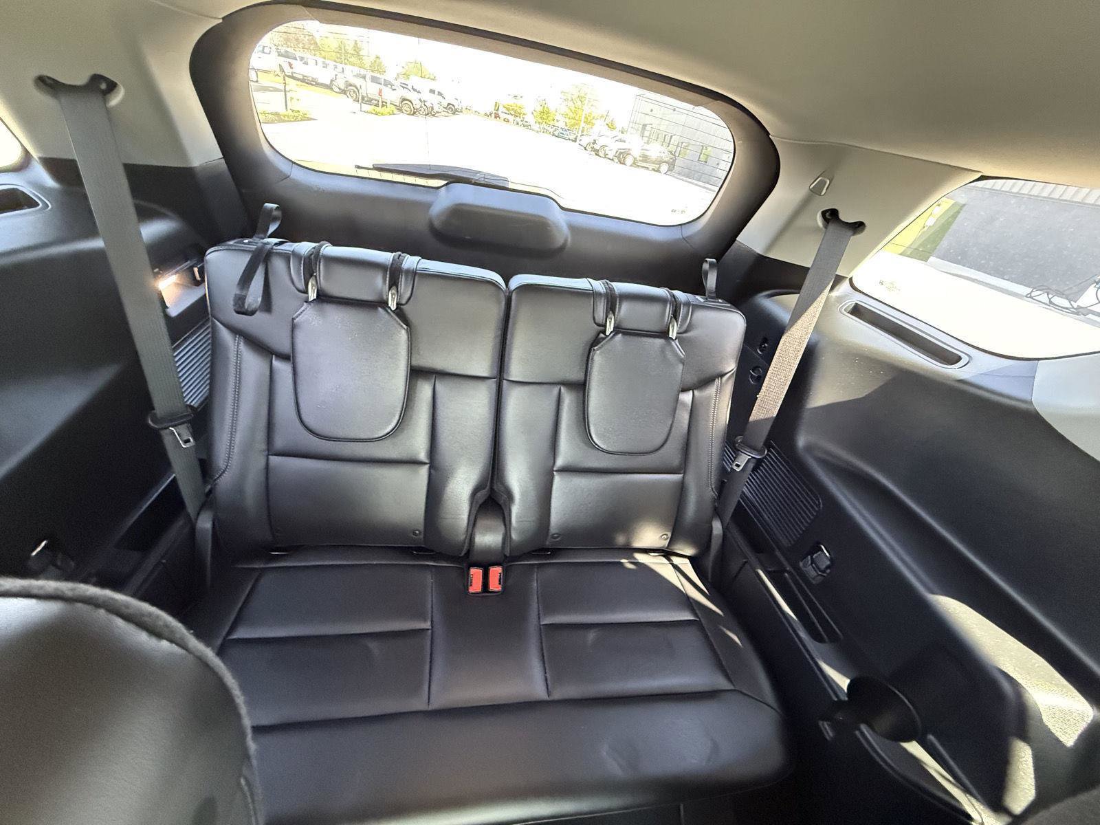 Used 2022 Ford Explorer XLT w/ Equipment Group 202A AWD/4WD image 13