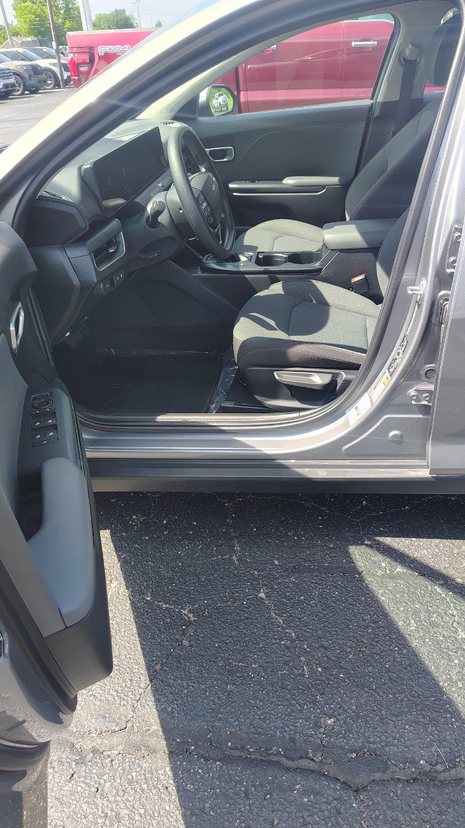 Used 2025 Kia K4 FWD image 14