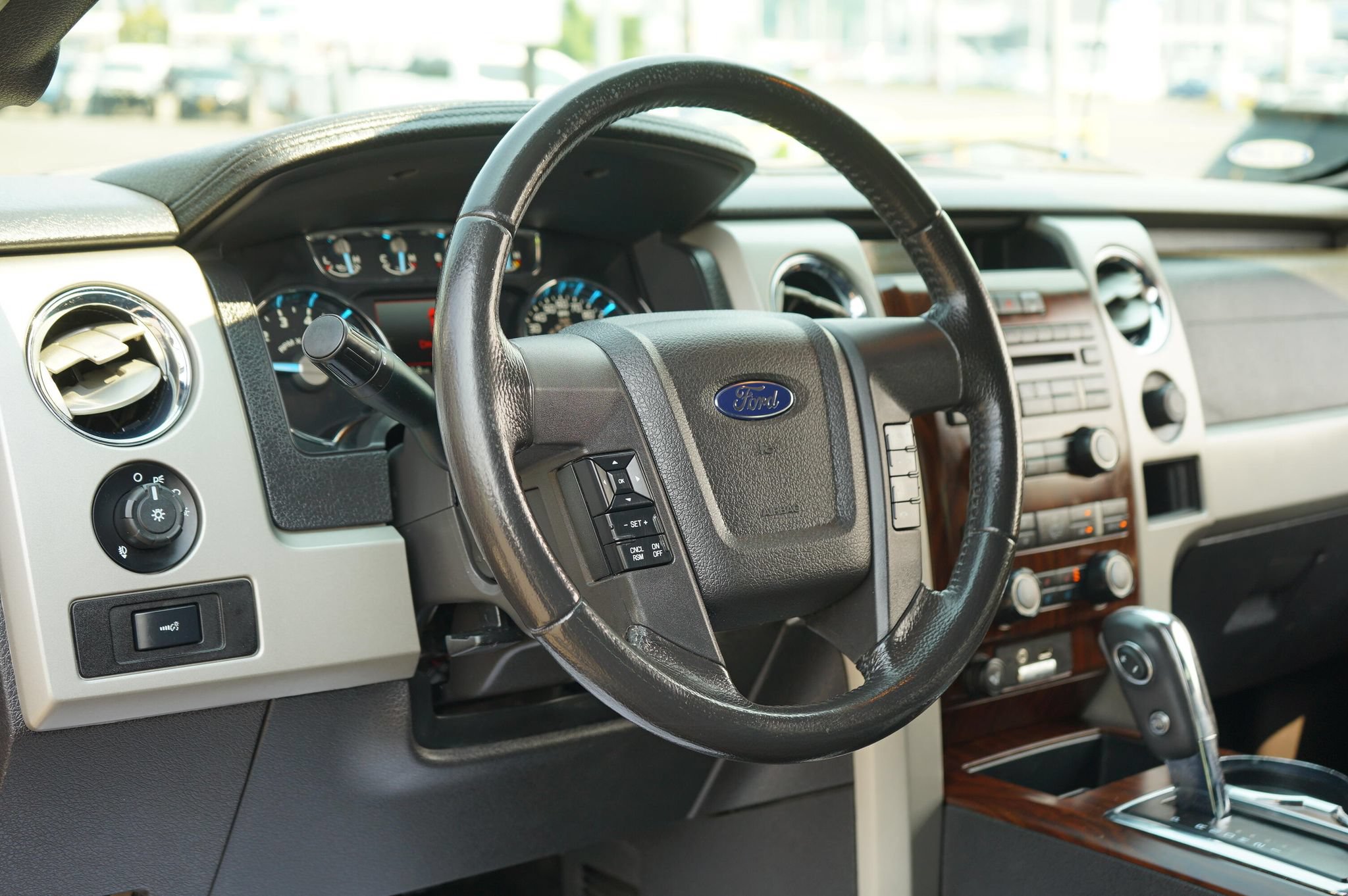 Used 2012 Ford F150 Lariat w/ Lariat Chrome Pkg AWD/4WD image 11