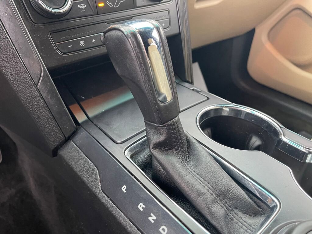 Used 2017 Ford Explorer XLT image 8