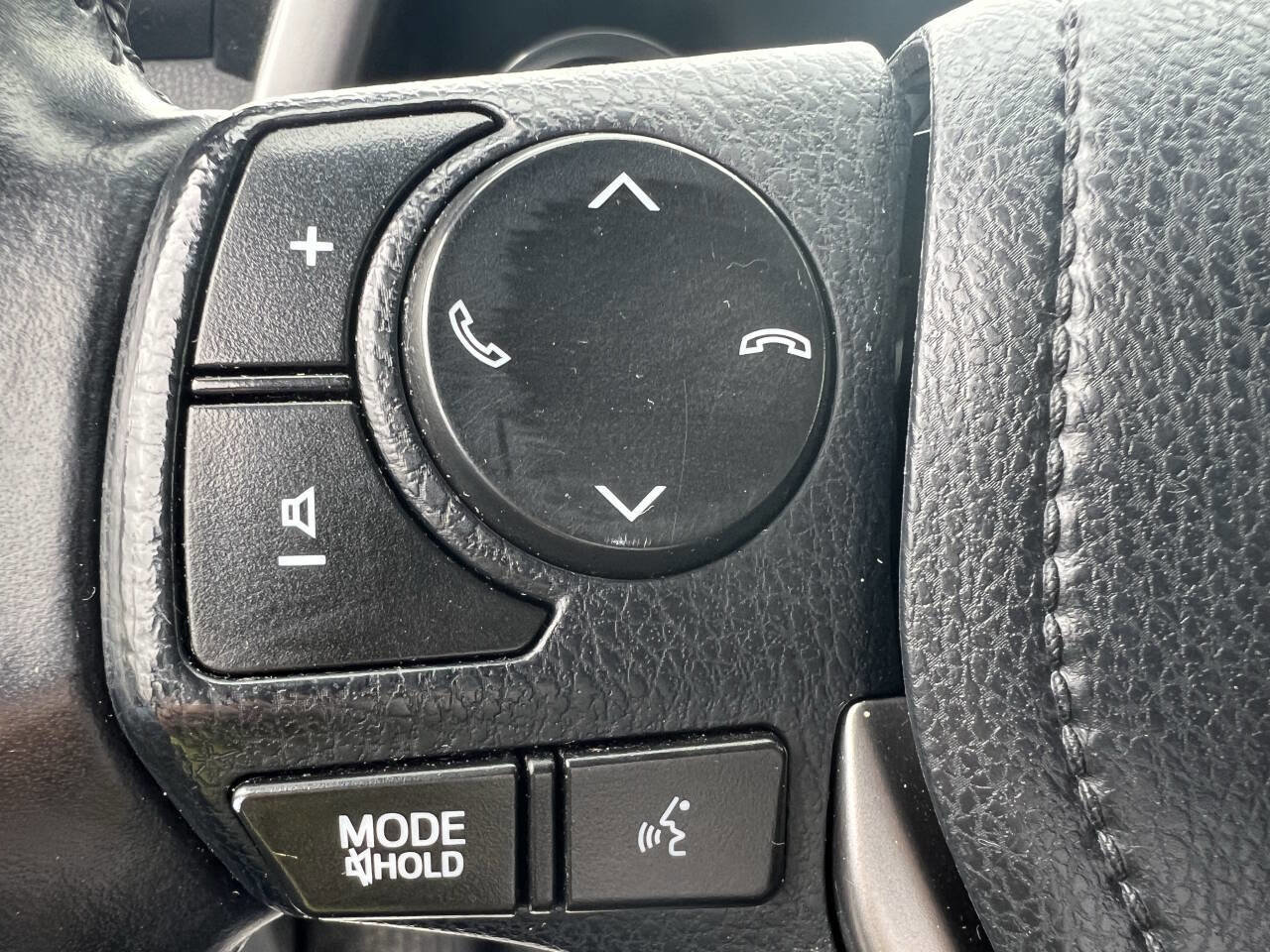 Used 2017 Toyota RAV4 SE image 30