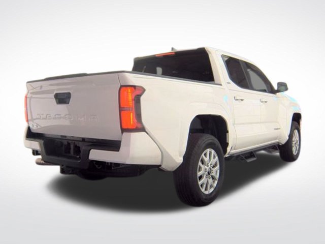 Used 2025 Toyota Tacoma SR5 AWD/4WD image 3