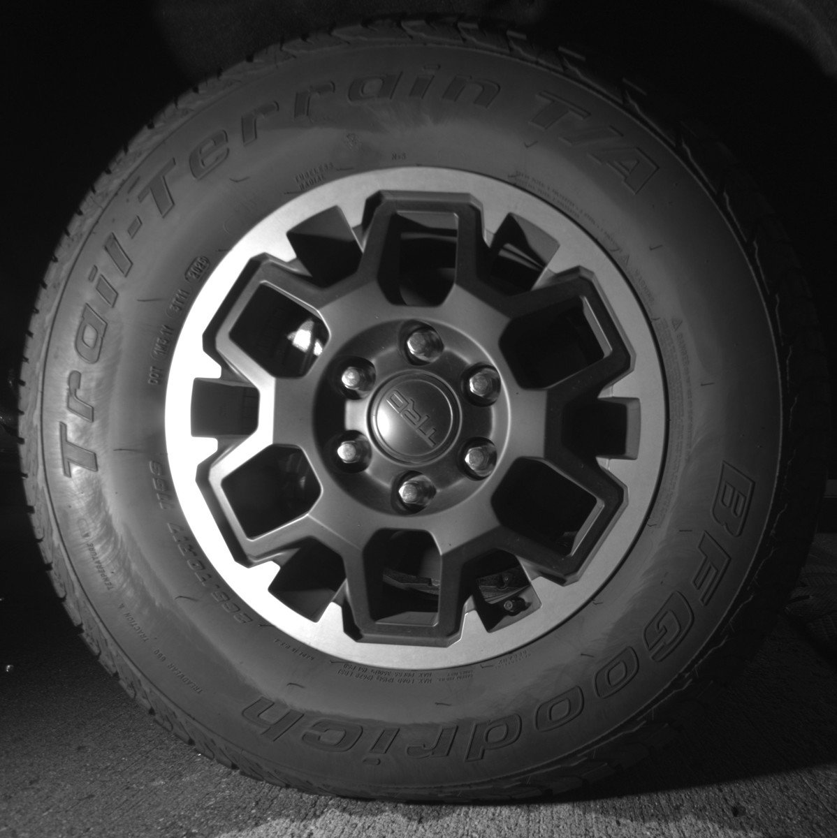 Used 2025 Toyota Tacoma TRD Off-Road image 13