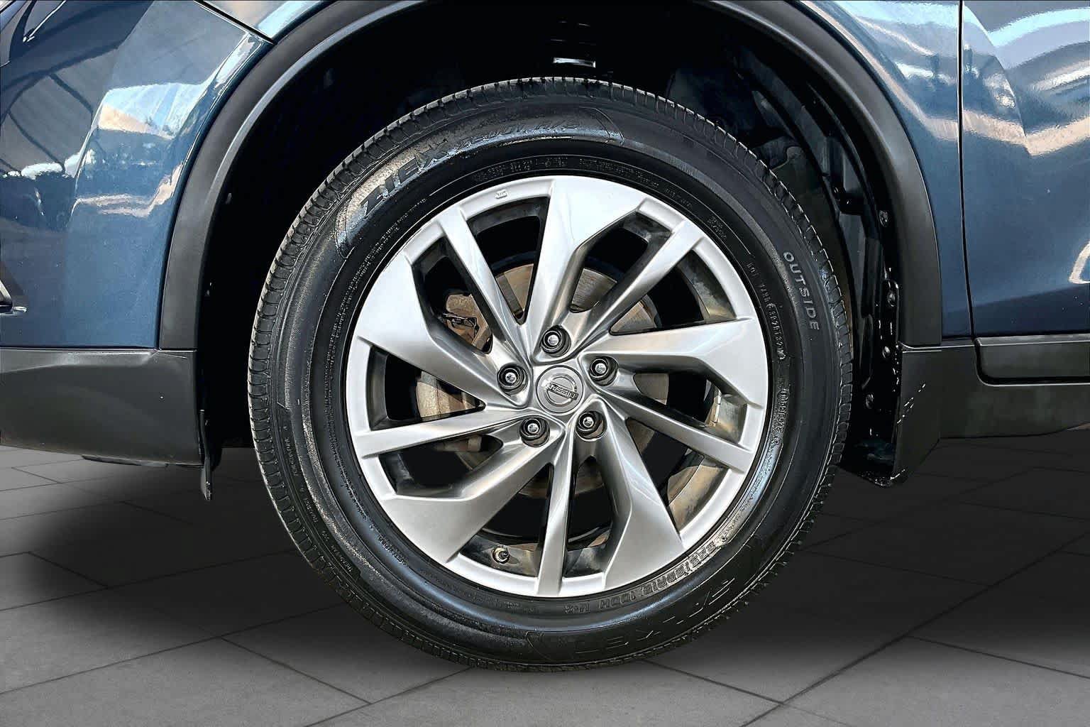 Used 2015 Nissan Rogue SL FWD image 11