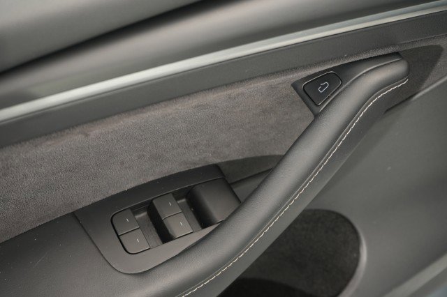 Used 2023 Tesla Model Y AWD image 24