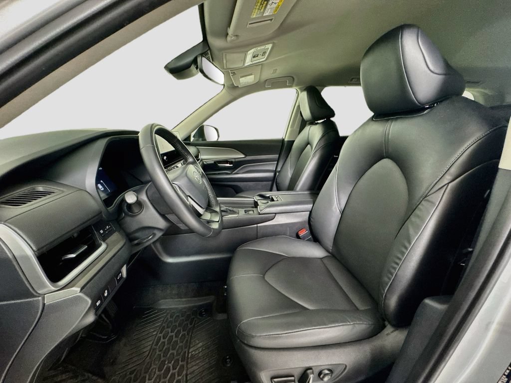 Used 2024 Toyota Grand Highlander AWD Hybrid image 12