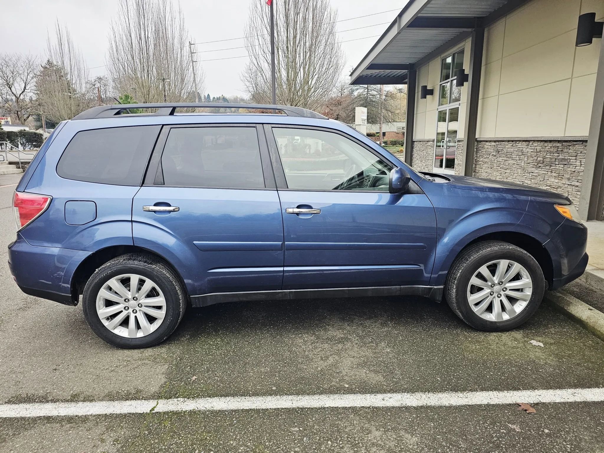 Used 2011 Subaru Forester 2.5X Premium w/ All-Weather Pkg AWD/4WD image 6
