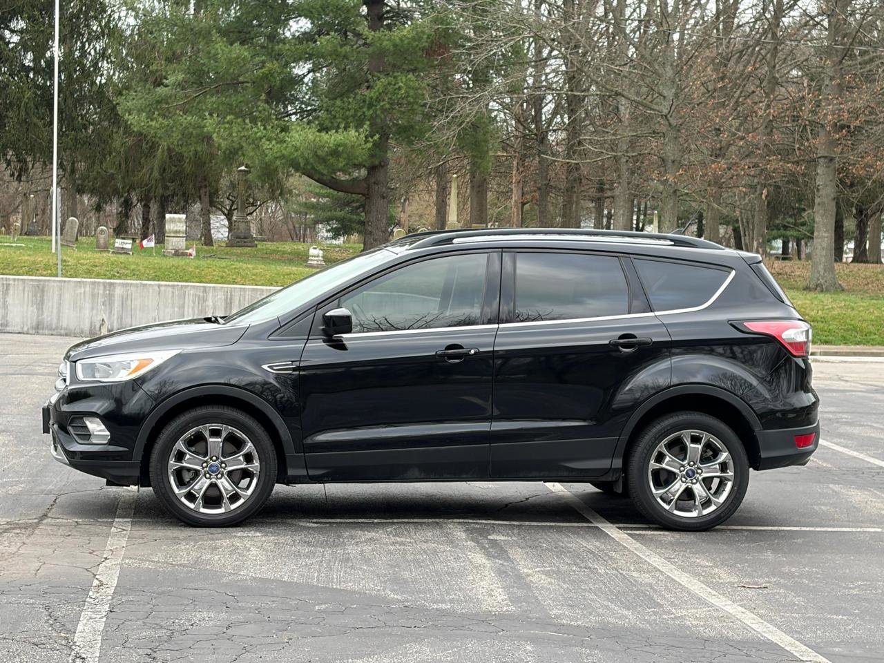 Used 2018 Ford Escape SE w/ SE Sync 3 Package AWD/4WD image 5