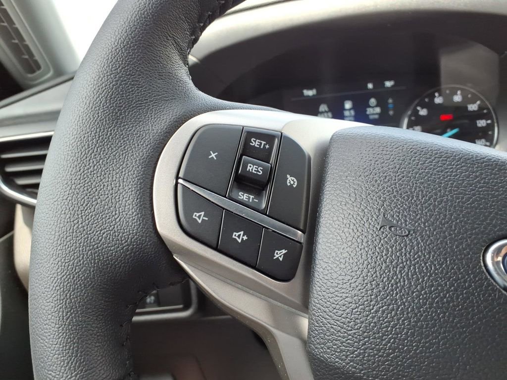 Used 2024 Ford Explorer XLT w/ Equipment Group 202A AWD/4WD image 18