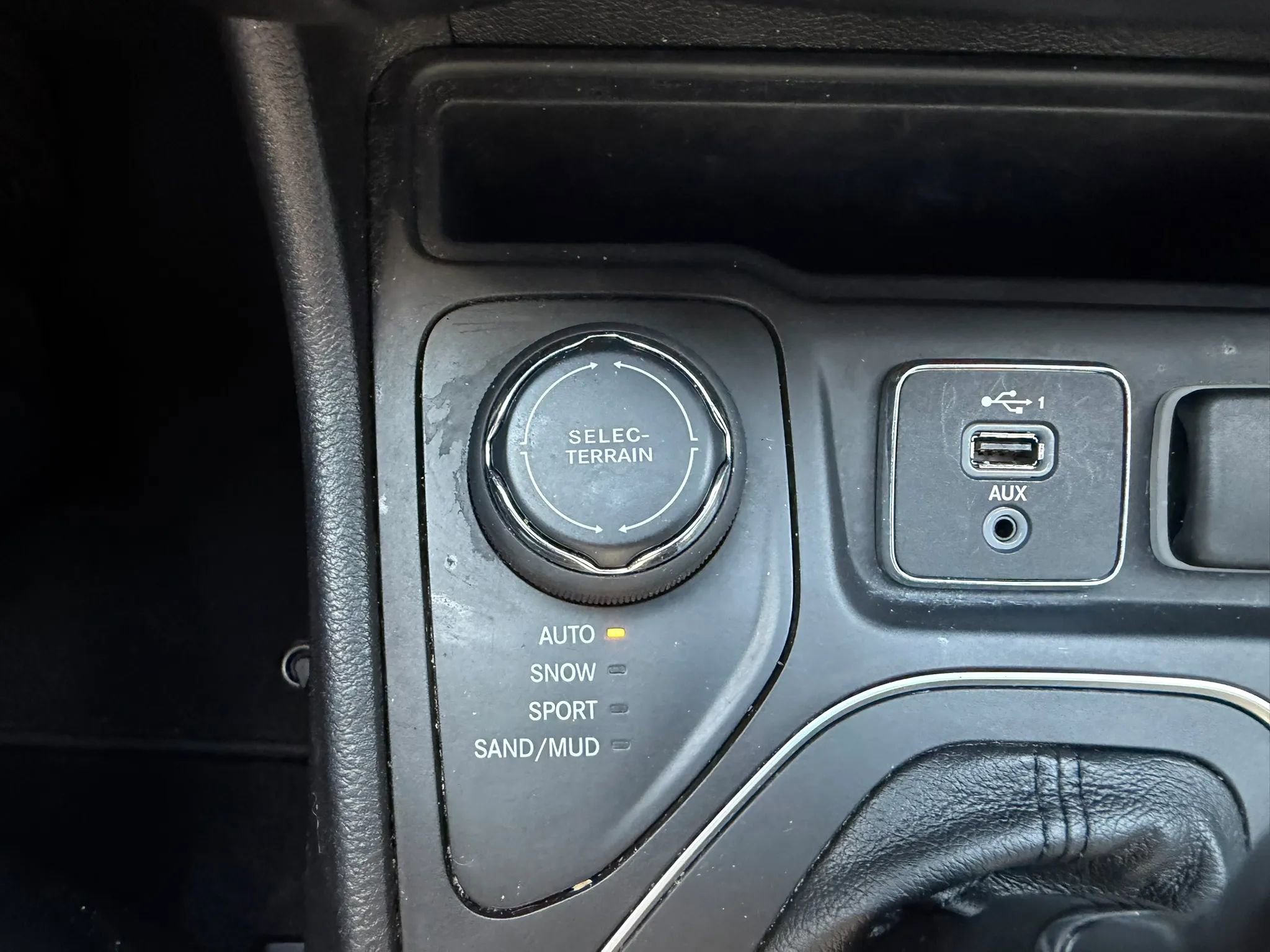 Used 2021 Jeep Cherokee Latitude Plus AWD/4WD image 20