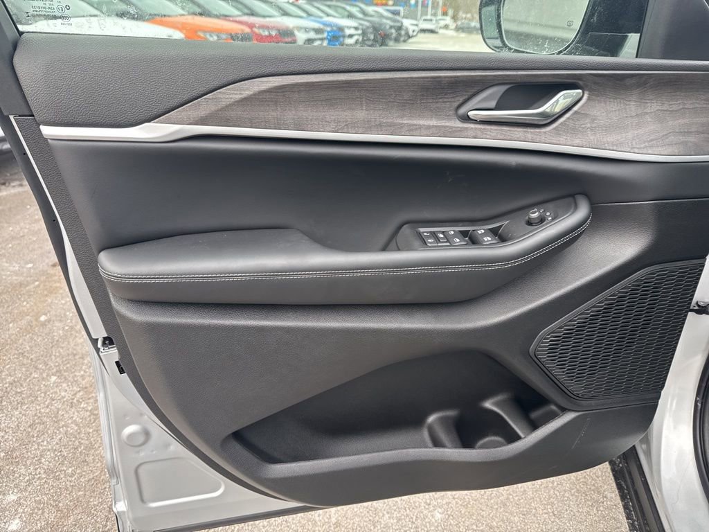 New 2026 Jeep Grand Cherokee Altitude image 19