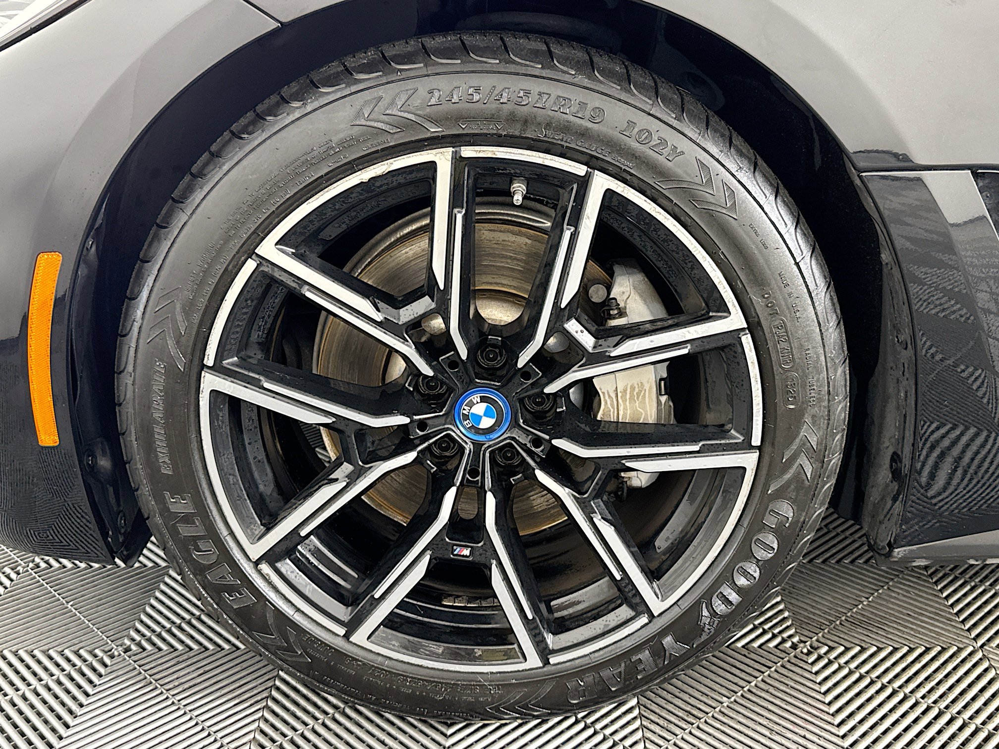 Used 2023 BMW i4 eDrive40 w/ M Sport Package image 37