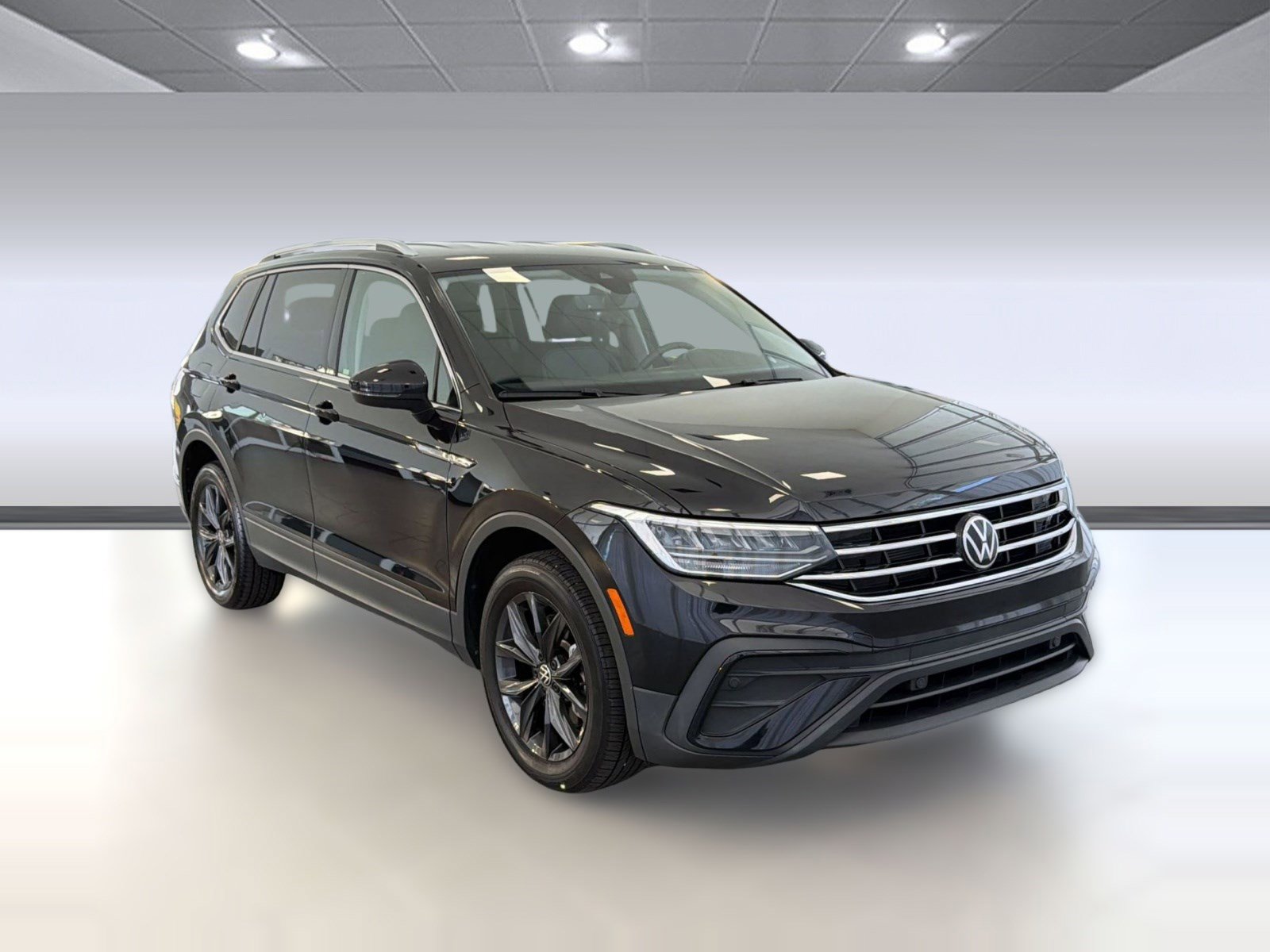 Certified 2024 Volkswagen Tiguan SE image 7