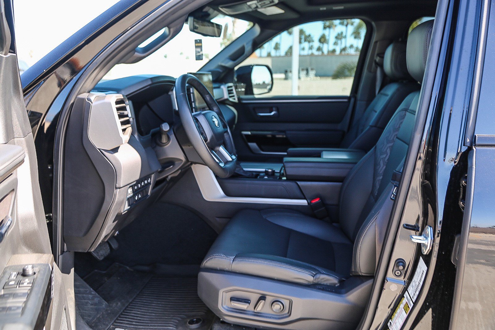 Used 2025 Toyota Sequoia Limited w/ Tow Technology Package AWD/4WD image 17