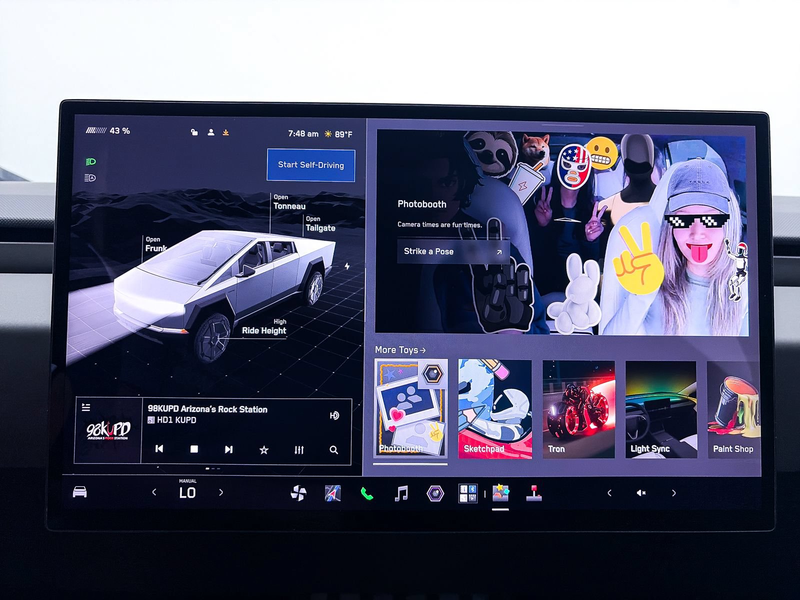 Used 2024 Tesla Cybertruck AWD Crew Cab image 26