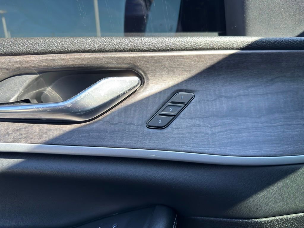 Used 2024 Jeep Grand Cherokee Limited w/ Luxury Tech Group II image 12