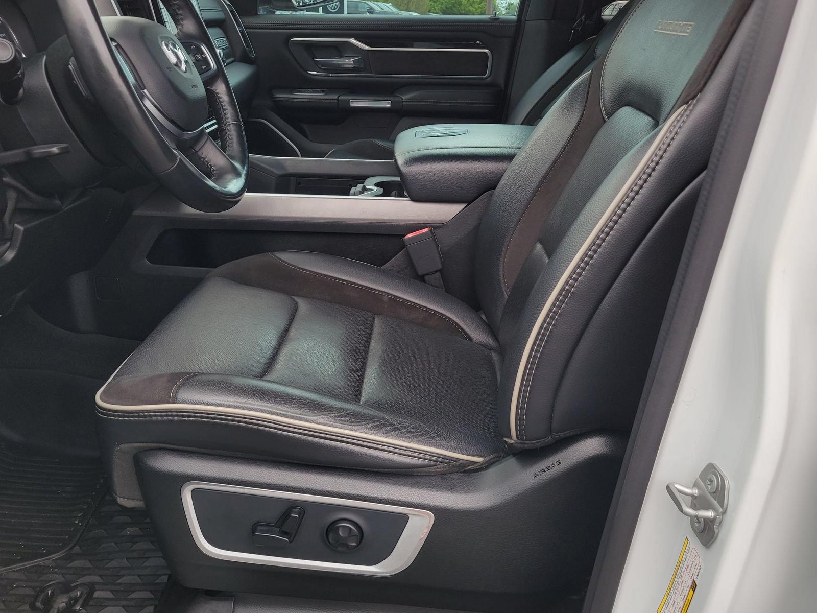 Used 2020 RAM 1500 Laramie w/ Sport Appearance Package AWD/4WD image 9