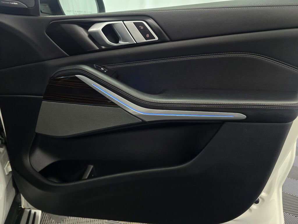 Used 2025 BMW X5 xDrive50e image 26