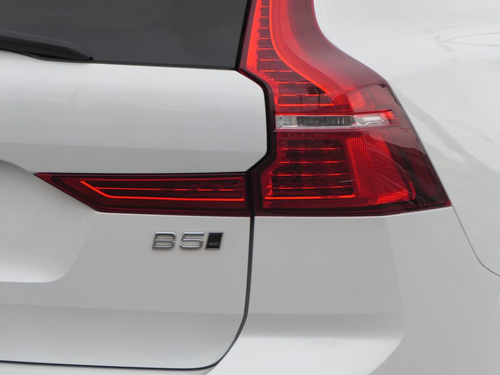 Used 2024 Volvo XC60 B5 Plus image 5