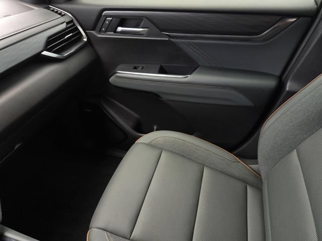 Used 2025 GMC Acadia AT4 AWD/4WD image 26