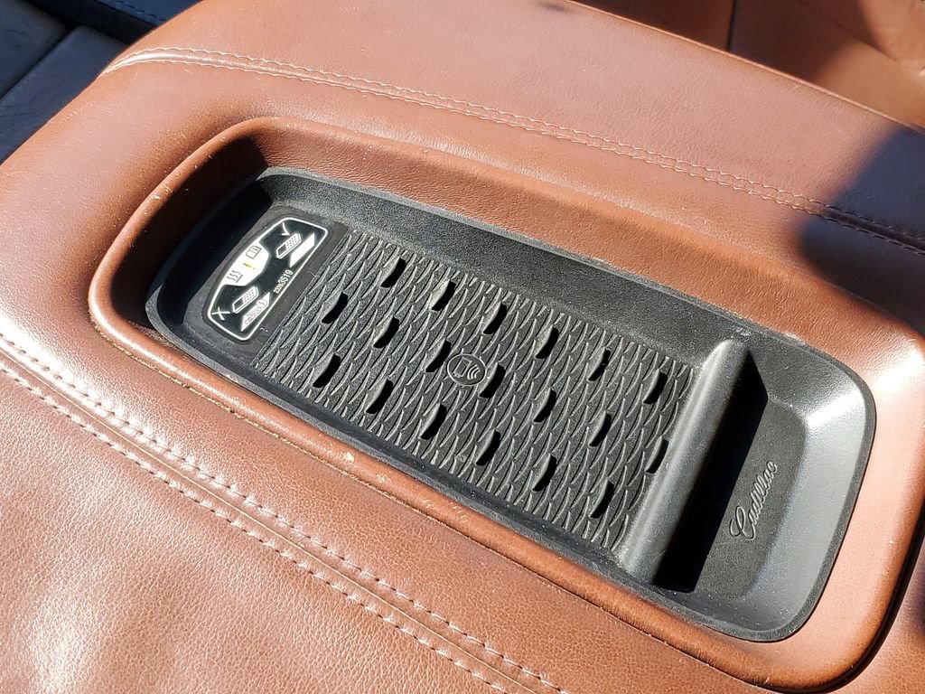 Used 2016 Cadillac Escalade ESV Luxury image 33