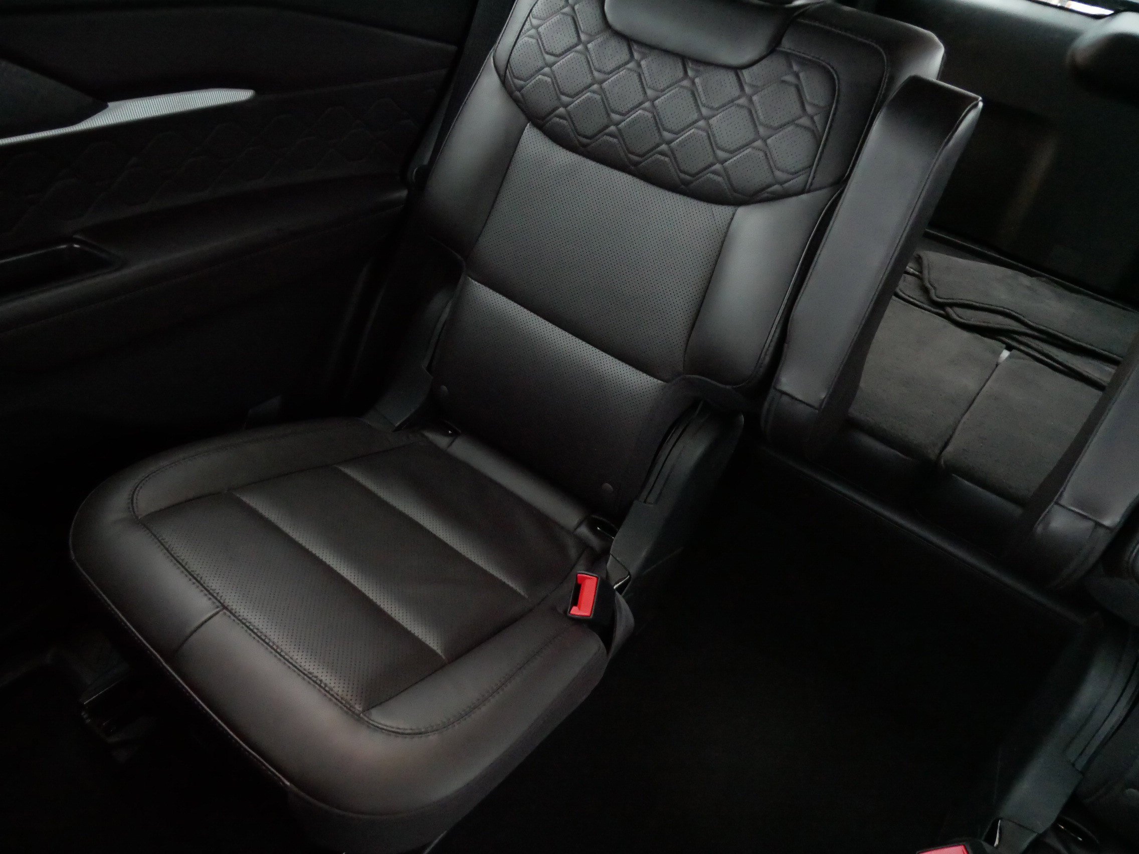Used 2025 Ford Explorer Platinum w/ LUX Leather Package AWD/4WD image 12