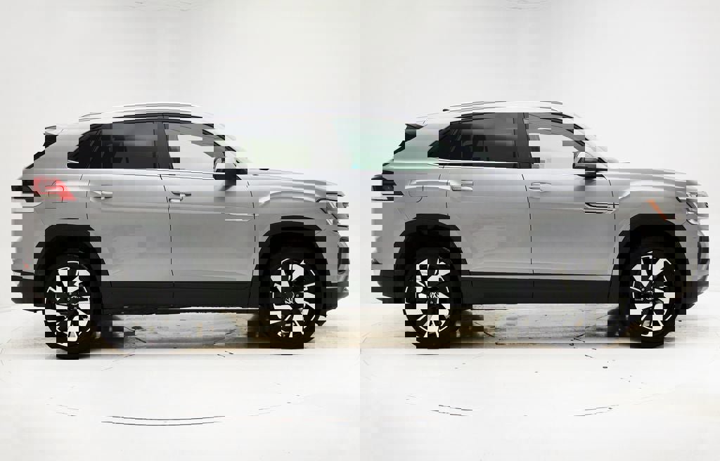 Used 2025 Volkswagen Atlas Cross Sport SE image 3