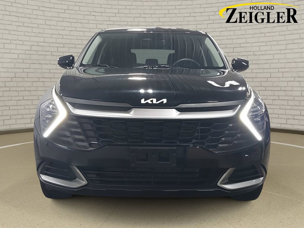 Used 2025 Kia Sportage LX image 2