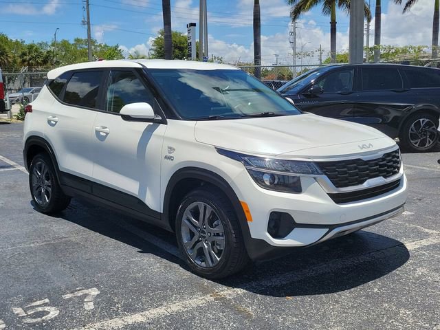Used 2023 Kia Seltos LX AWD/4WD image 2