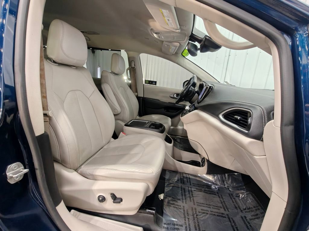 Used 2021 Chrysler Pacifica Touring-L image 25