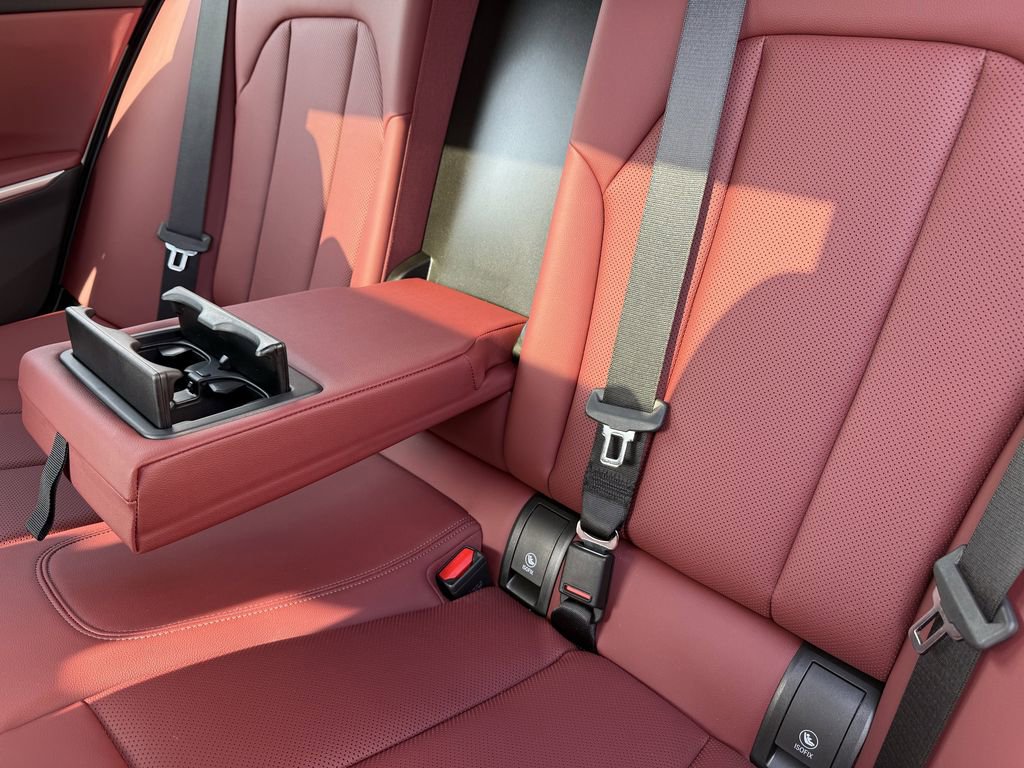 Used 2025 BMW 330i xDrive Sedan w/ M Sport Package image 13