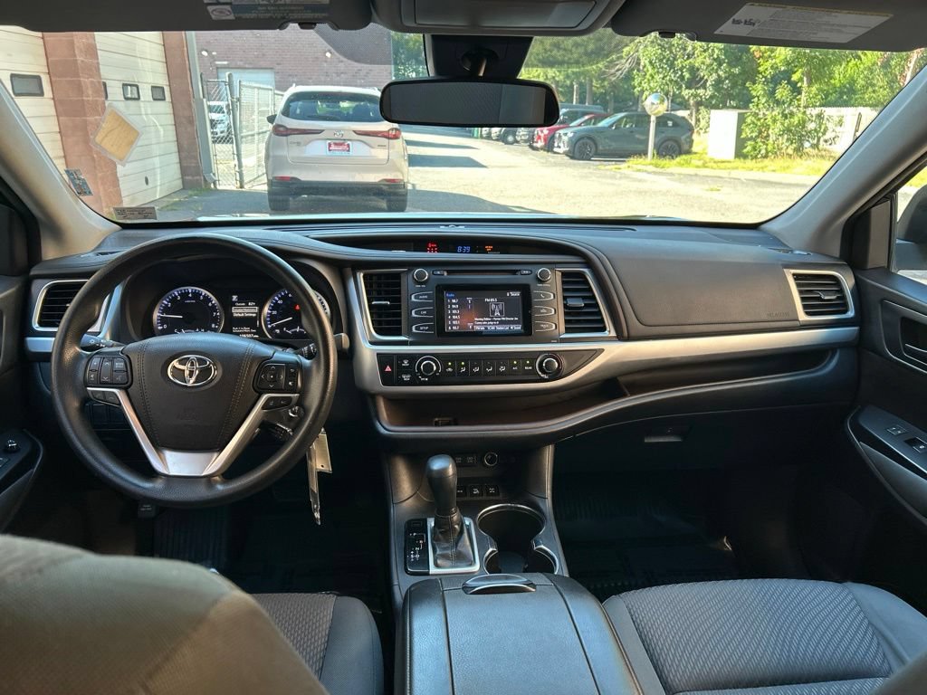 Used 2018 Toyota Highlander LE w/ Protection Package #3 AWD/4WD image 25