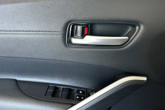 Certified 2025 Toyota Corolla Cross XLE FWD image 14