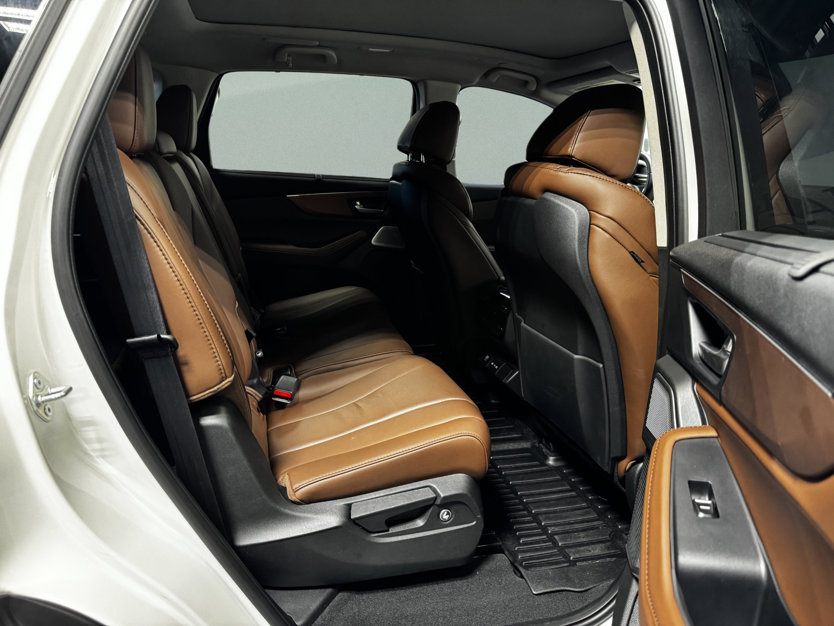 Certified 2025 Acura MDX w/ Technology Package FWD image 33