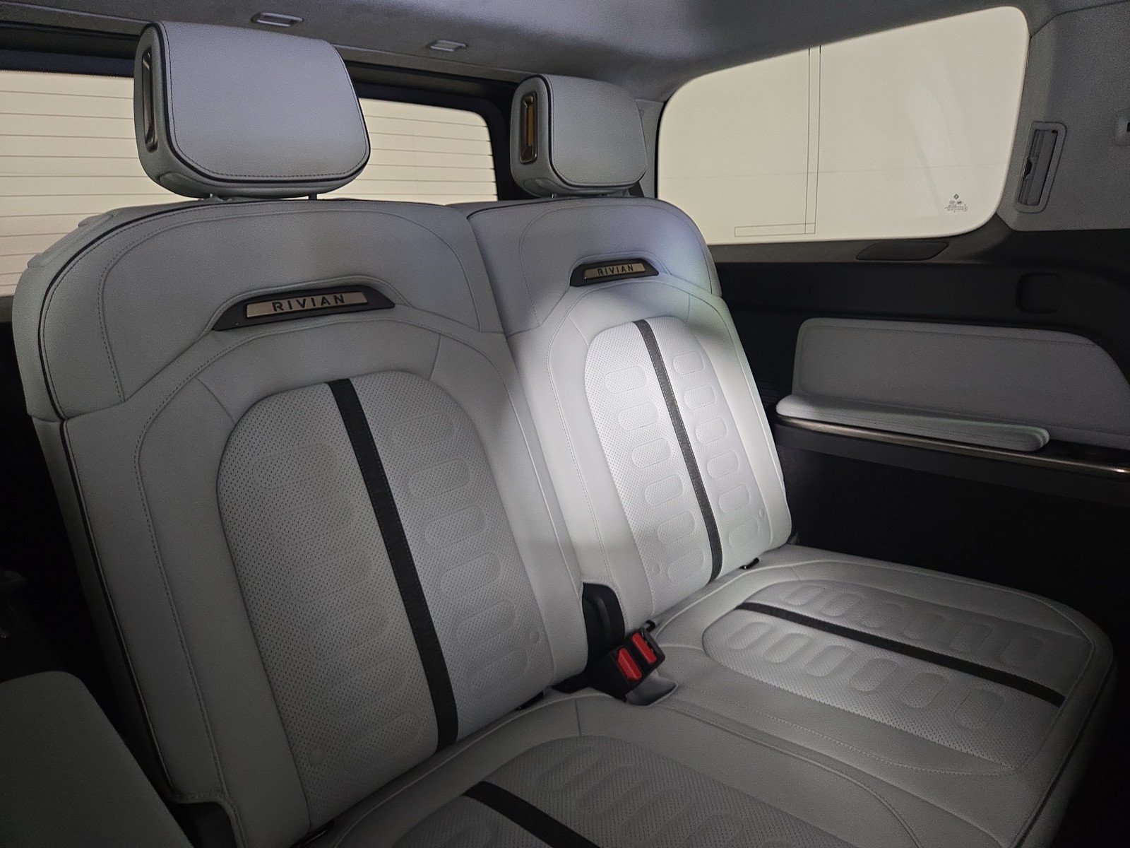 Used 2024 Rivian R1S Adventure AWD/4WD image 25
