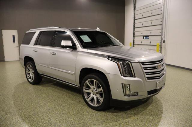 Used 2017 Cadillac Escalade Platinum image 1