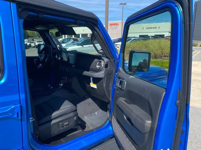 New 2025 Jeep Wrangler Unlimited Sahara AWD/4WD image 28