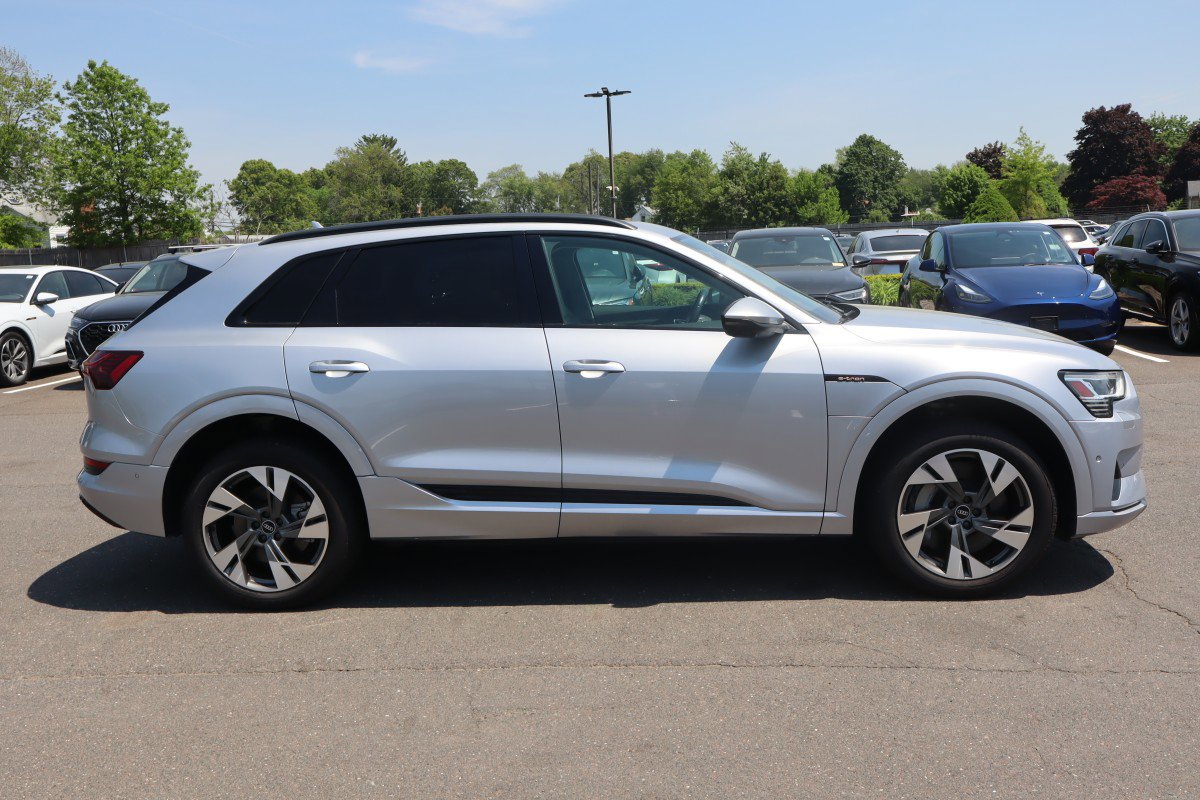 Used 2021 Audi e-tron Premium w/ Convenience Plus Package AWD/4WD image 4