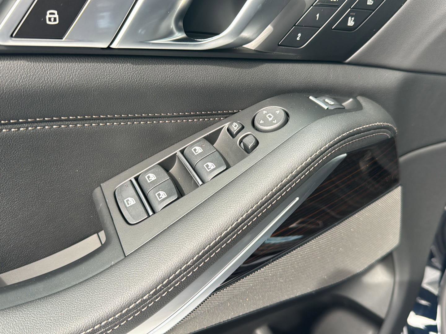 New 2026 BMW X5 xDrive40i w/ Executive Package image 29